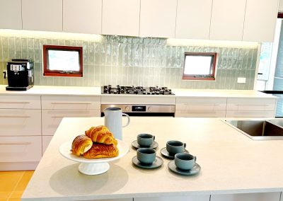 linear-elegance-kitchen