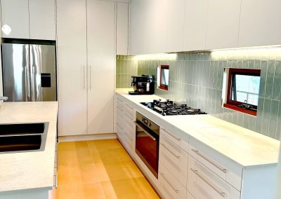 linear-elegance-kitchen