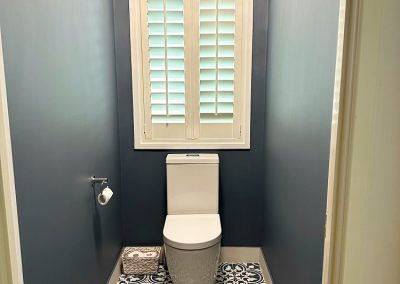 cool-blues-chrome-bathroom